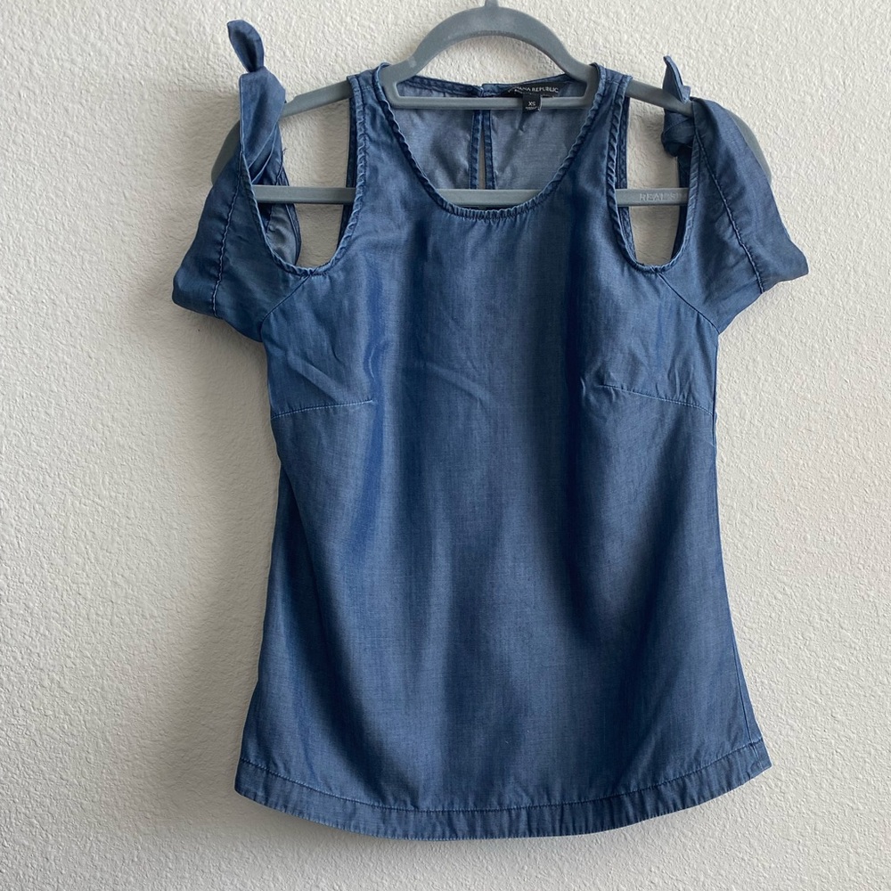 EUC XS Banana Republicans Blue Tencel Blouse, tie sleeves summer denim
